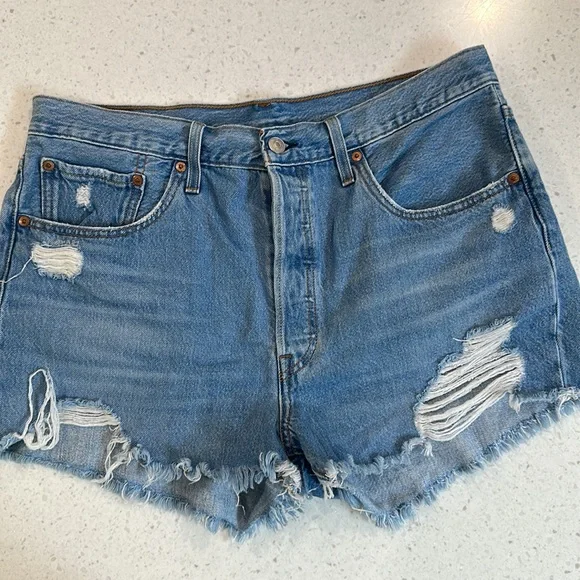 Levi’s 501 Light Wash Distressed Jean Shorts Size W 32 - Picture 5 of 7